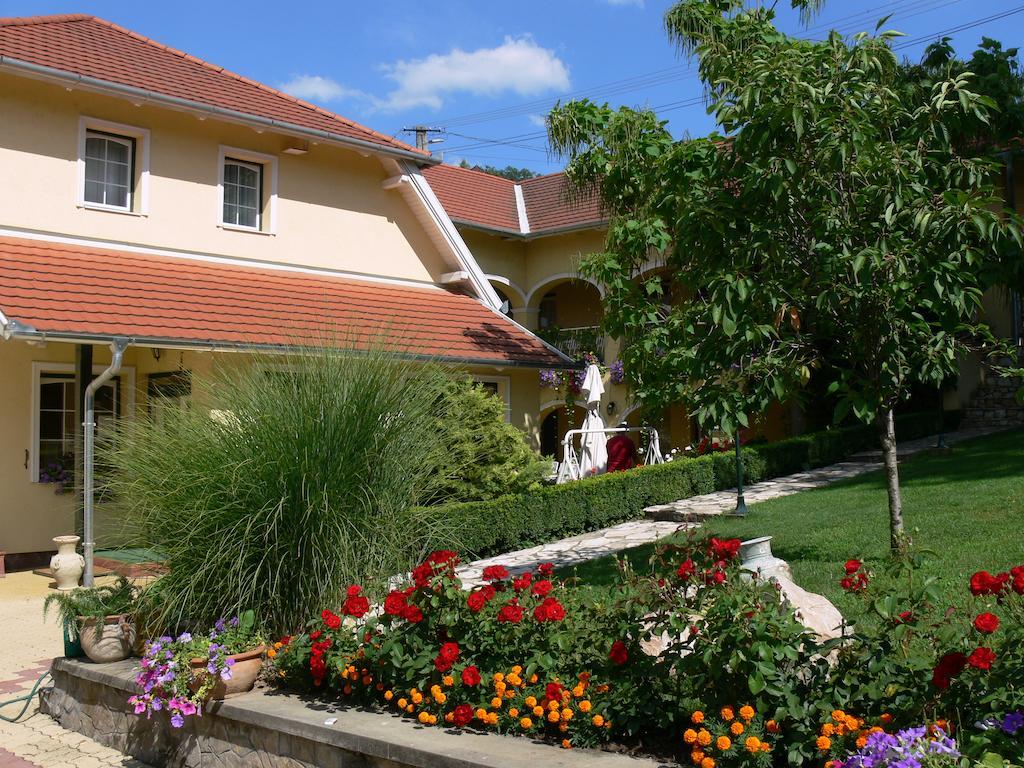 Harsfa Szallo Tamasi Exterior photo